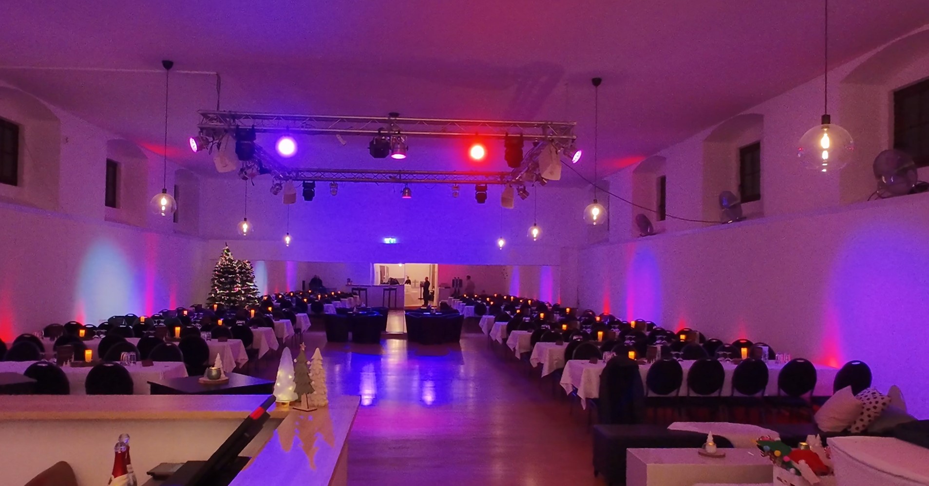 Flexibler Veranstaltungsraum im Marstall Gotha, individuell anpassbar für verschiedenste Anlässe wie Firmenevents, Businessveranstaltungen, Unternehmensfeiern und andere Geschäftsanlässe. Modern ausgestattet bietet der Raum optimale Bedingungen für professionelle und erfolgreiche Events jeder Art.